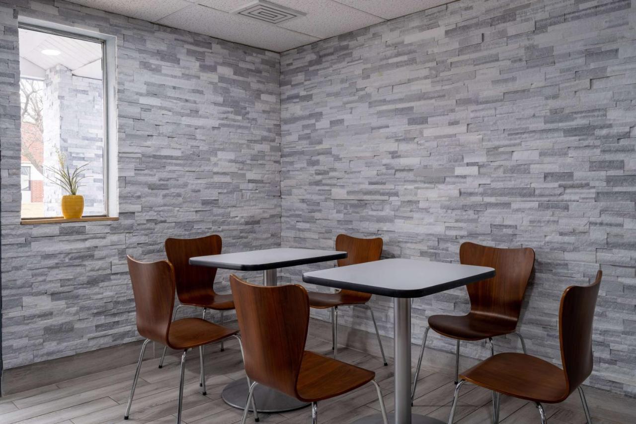 Super 8 By Wyndham Merrillville Ngoại thất bức ảnh